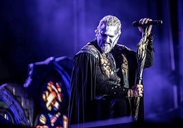 Actuación de Powerwolf en la edición del Leyendas del Rock 2025.