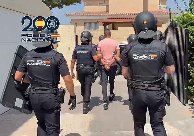 Detención de uno de los fugitivos.