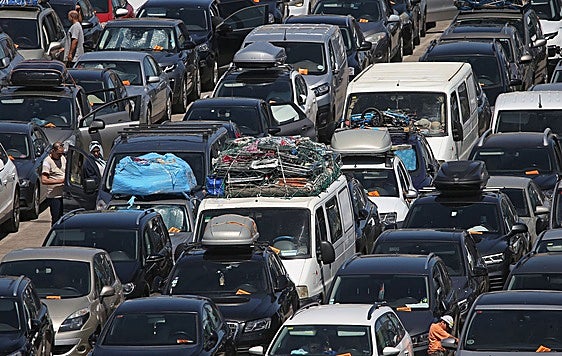 Imagen de archivo de coches en la OPE.