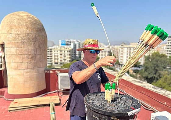 Sólo desde azoteas de edificios públicos se lanzarán cerca de tres toneladas de pólvora.