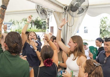 Cientos de personas viven la inauguración del racó de la UFECE con gastronomía y ambiente festivo en el Camp d'Elx
