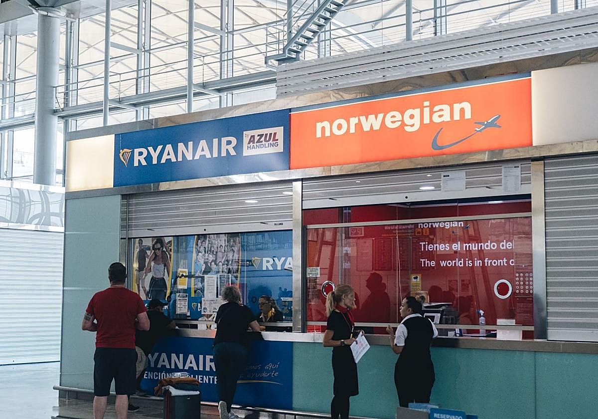 Mostrador de Ryanair en el aeropuerto de Alicante-Elche.