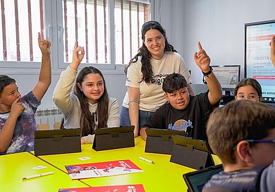 Más de 2.200 niños, niñas y jóvenes de Alicante ya han participado en Campamento Digital, y otros 700 lo harán durante agosto y septiembre