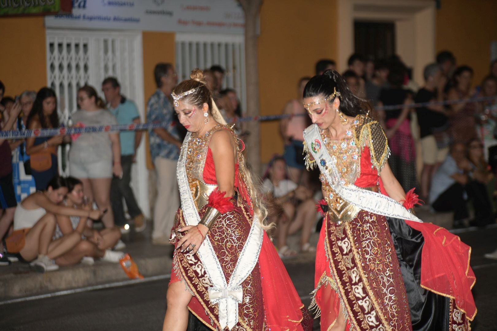La Embajadada Mora hace vibrar Altozano al ritmo de las marchas