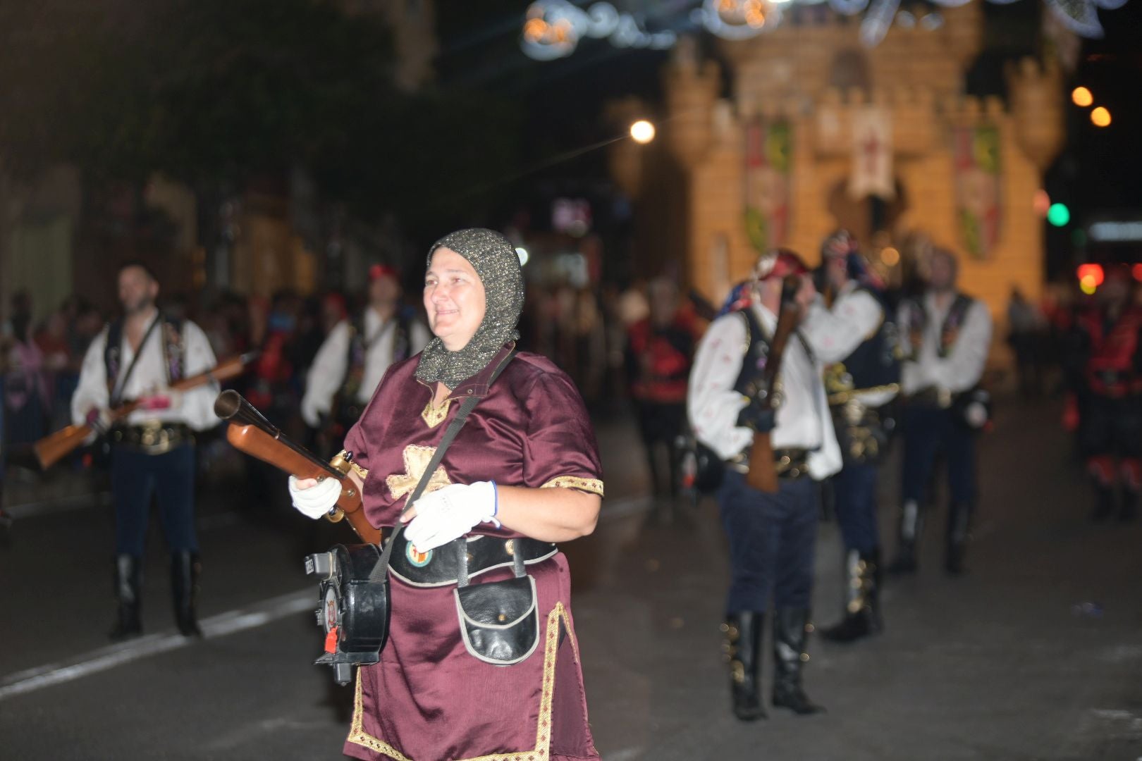 La Embajadada Mora hace vibrar Altozano al ritmo de las marchas