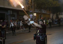 La Embajadada Mora hace vibrar Altozano al ritmo de las marchas
