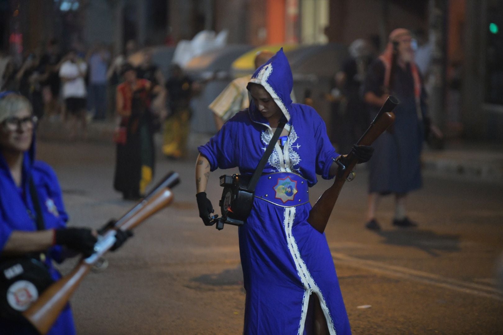 La Embajadada Mora hace vibrar Altozano al ritmo de las marchas