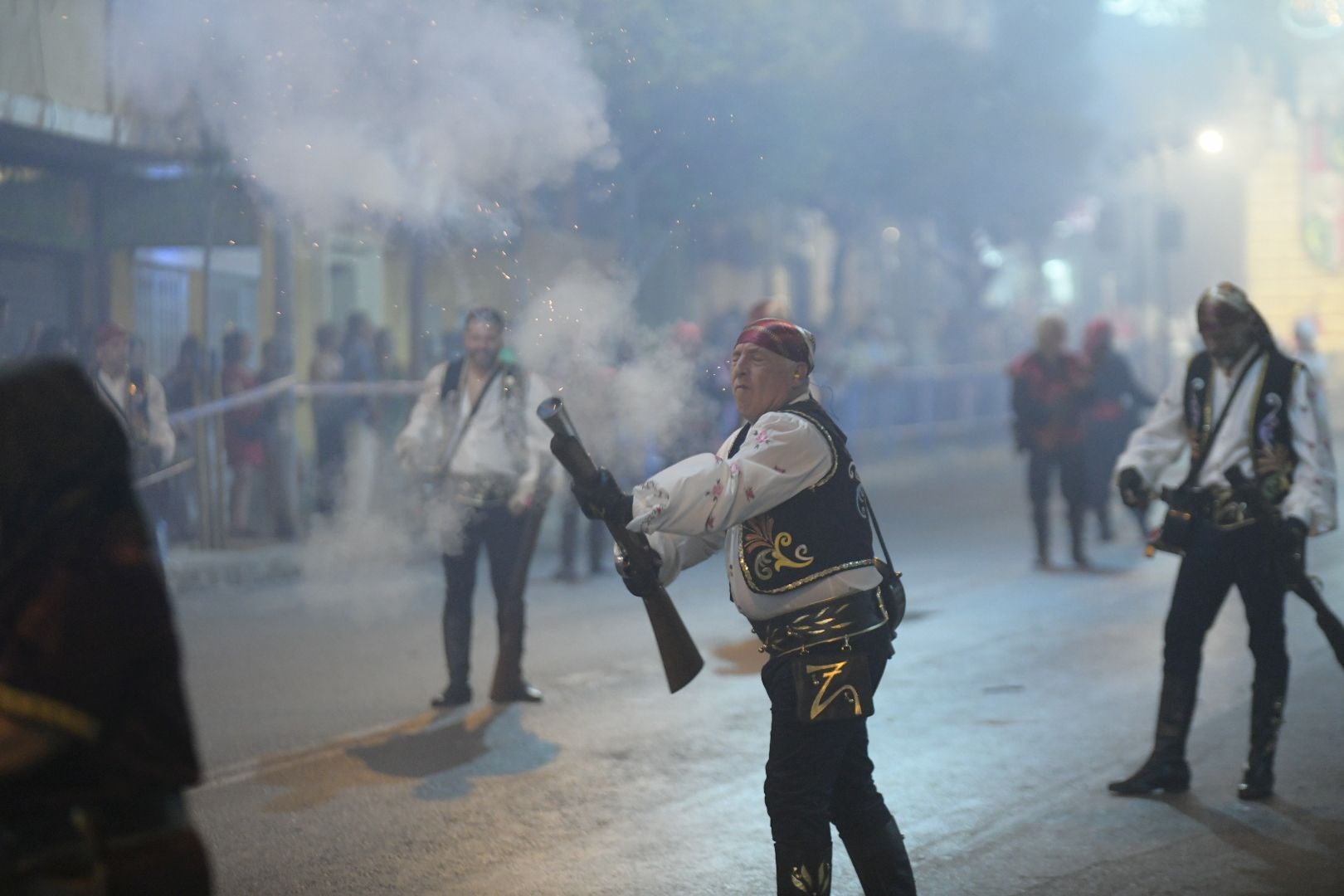 La Embajadada Mora hace vibrar Altozano al ritmo de las marchas