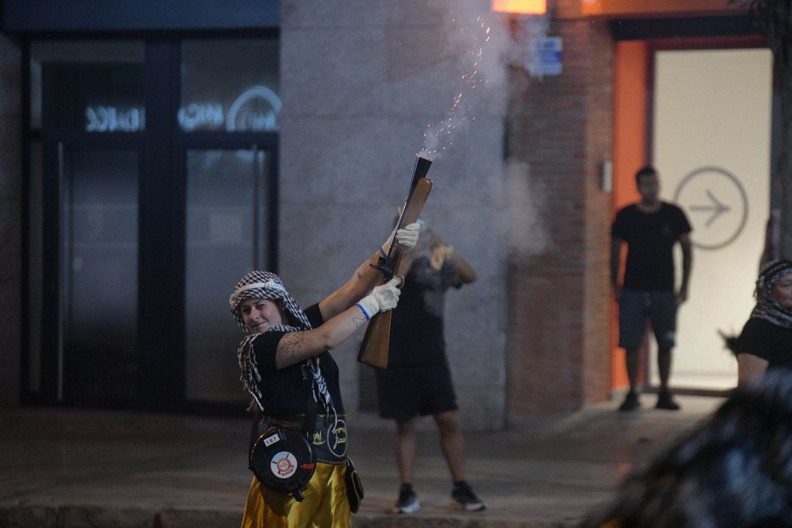 La Embajadada Mora hace vibrar Altozano al ritmo de las marchas