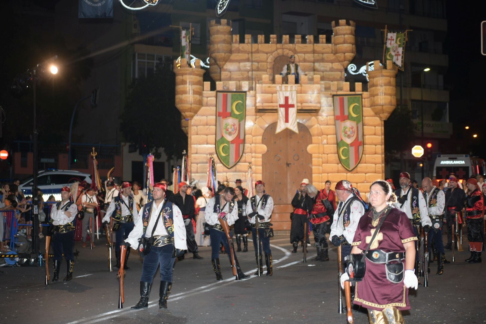 La Embajadada Mora hace vibrar Altozano al ritmo de las marchas