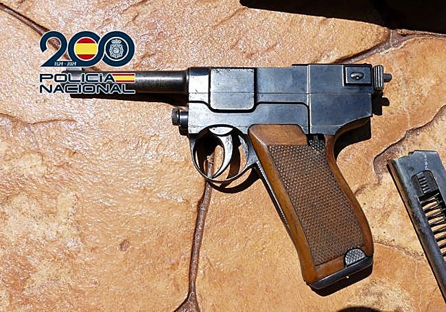 Pistola semiatuomática.