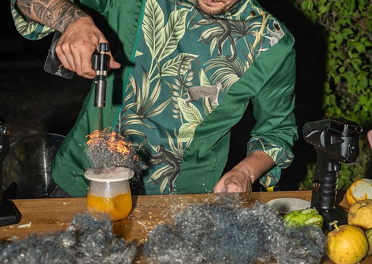 Imagen secundaria 1 - Gastronomía, coctelería y yoga bajo las estrellas en Alicante