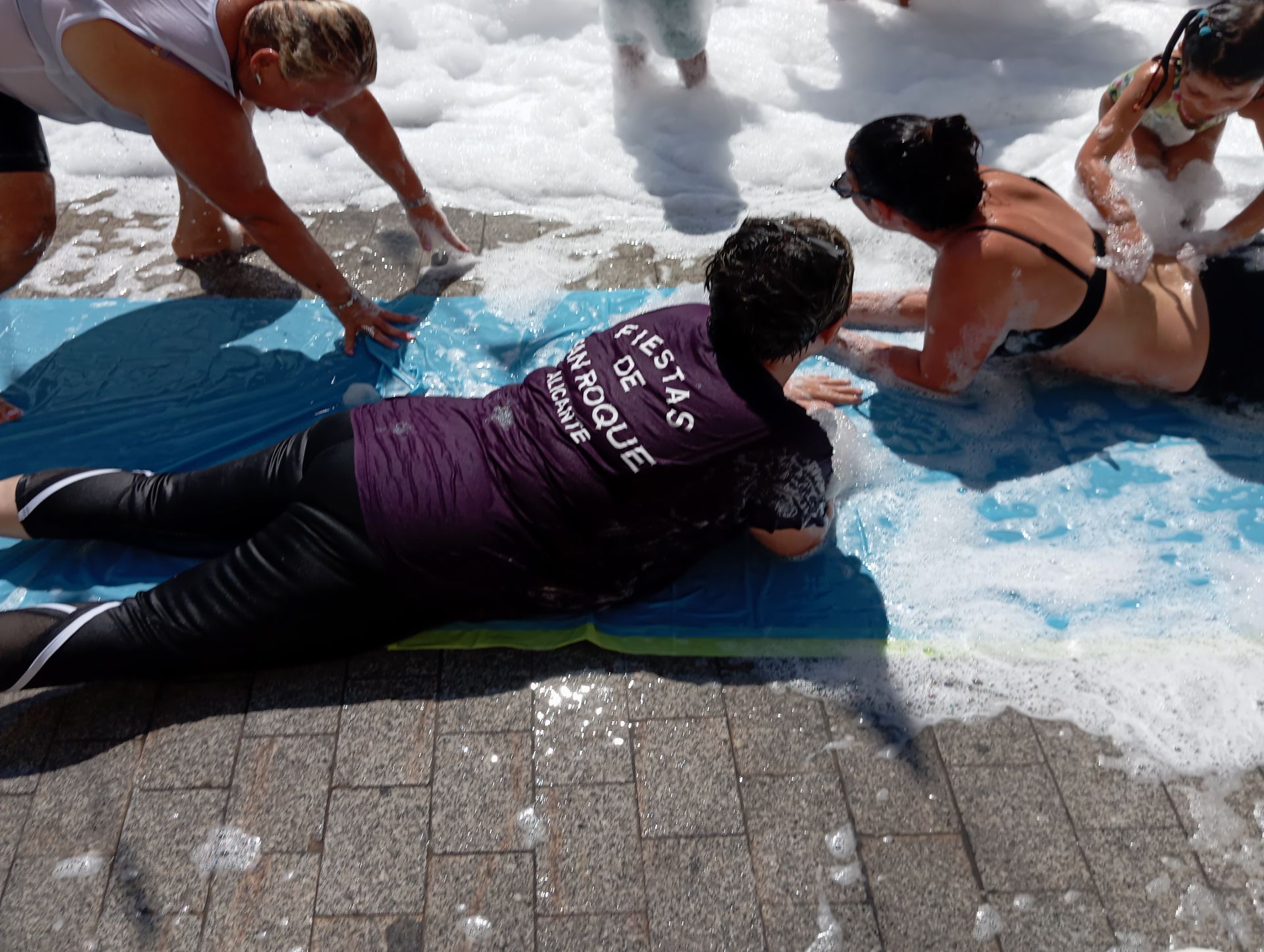 Así han vivido en San Roque la tradicional banyà y la fiesta de la espuma