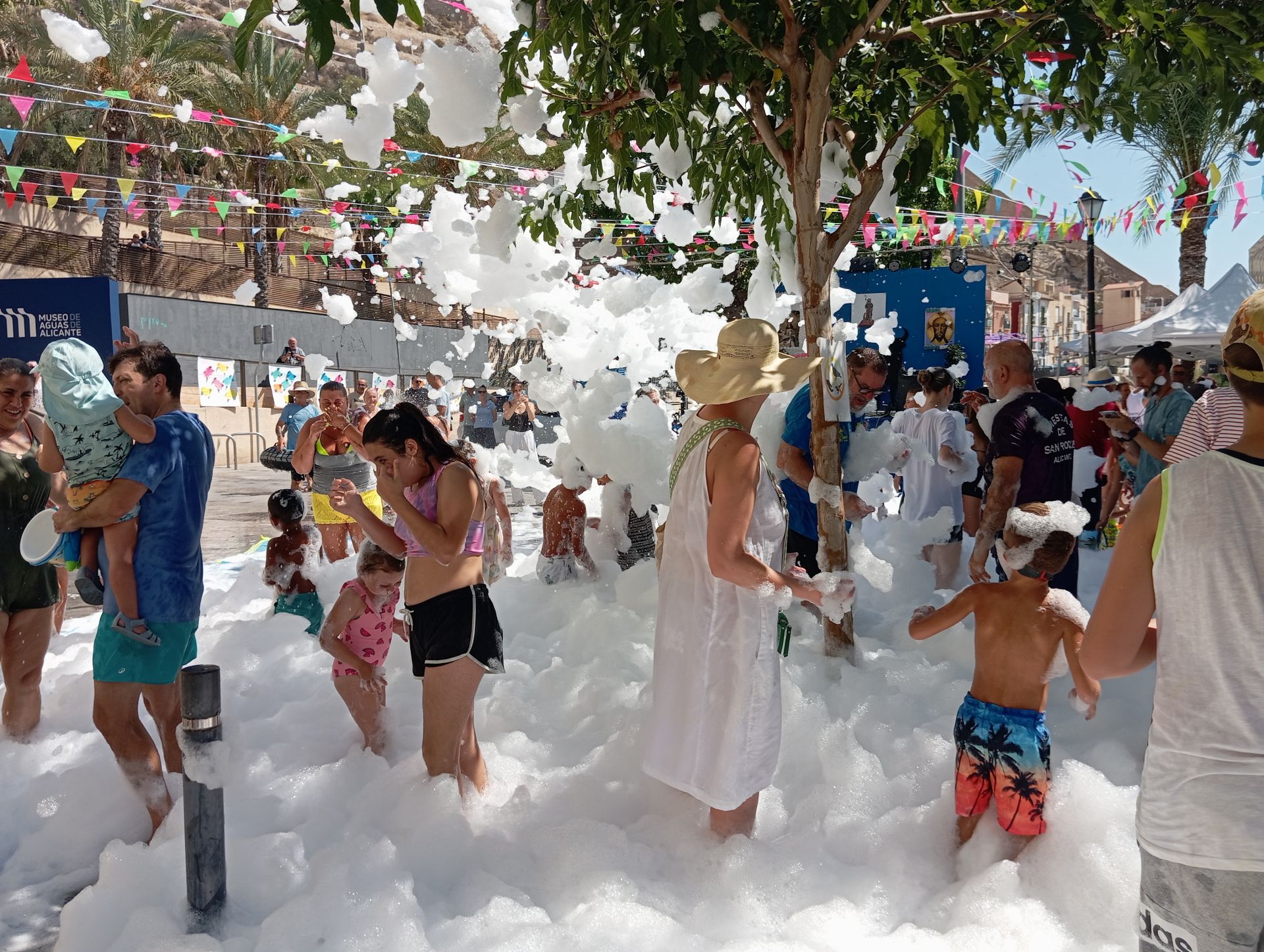Así han vivido en San Roque la tradicional banyà y la fiesta de la espuma