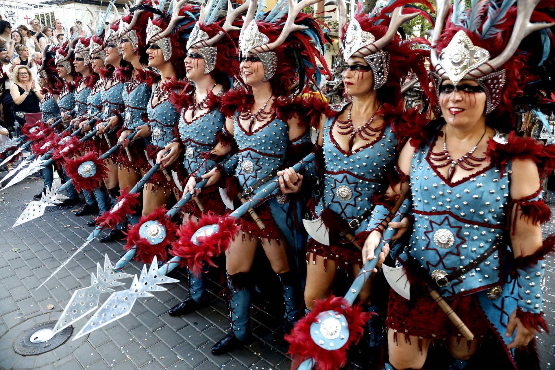 Los Moros y Cristianos de Dénia brillan en su desfile de Gala