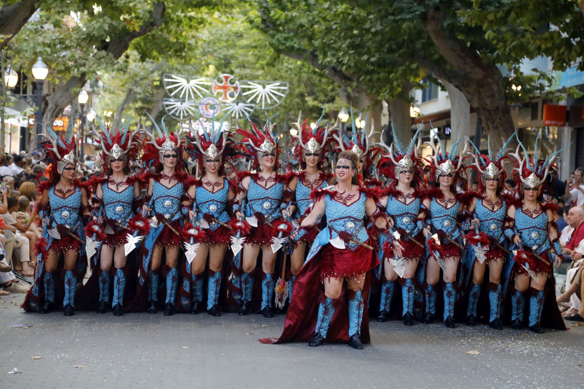 Los Moros y Cristianos de Dénia brillan en su desfile de Gala