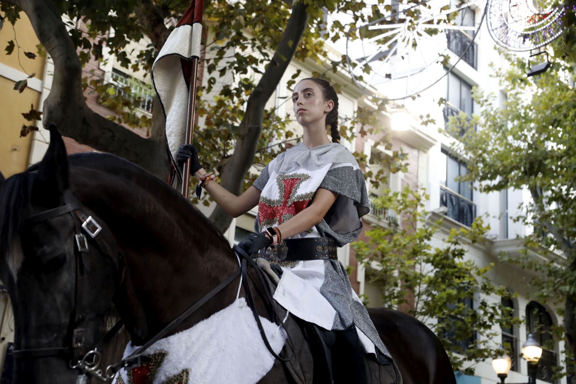 Los Moros y Cristianos de Dénia brillan en su desfile de Gala