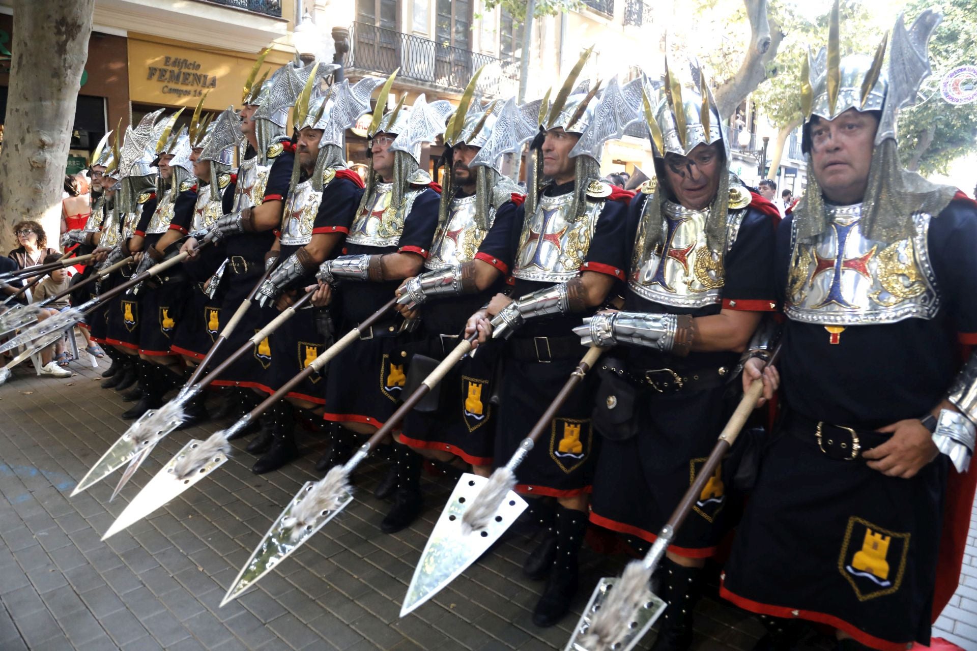 Los Moros y Cristianos de Dénia brillan en su desfile de Gala