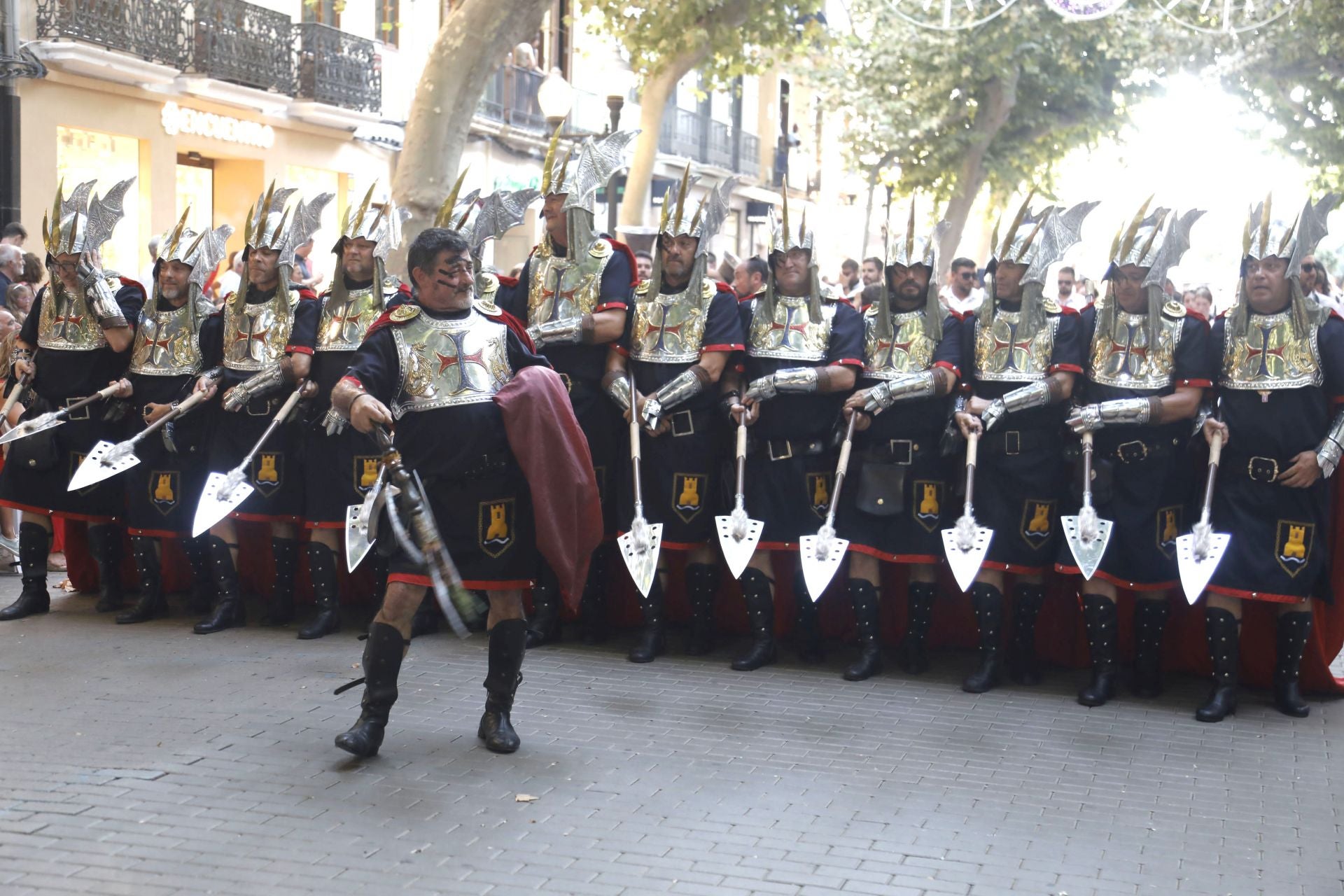 Los Moros y Cristianos de Dénia brillan en su desfile de Gala