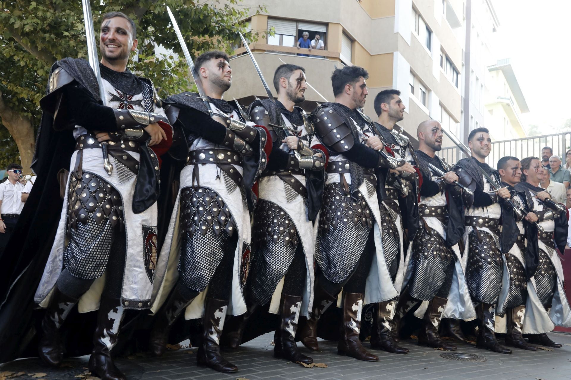 Los Moros y Cristianos de Dénia brillan en su desfile de Gala