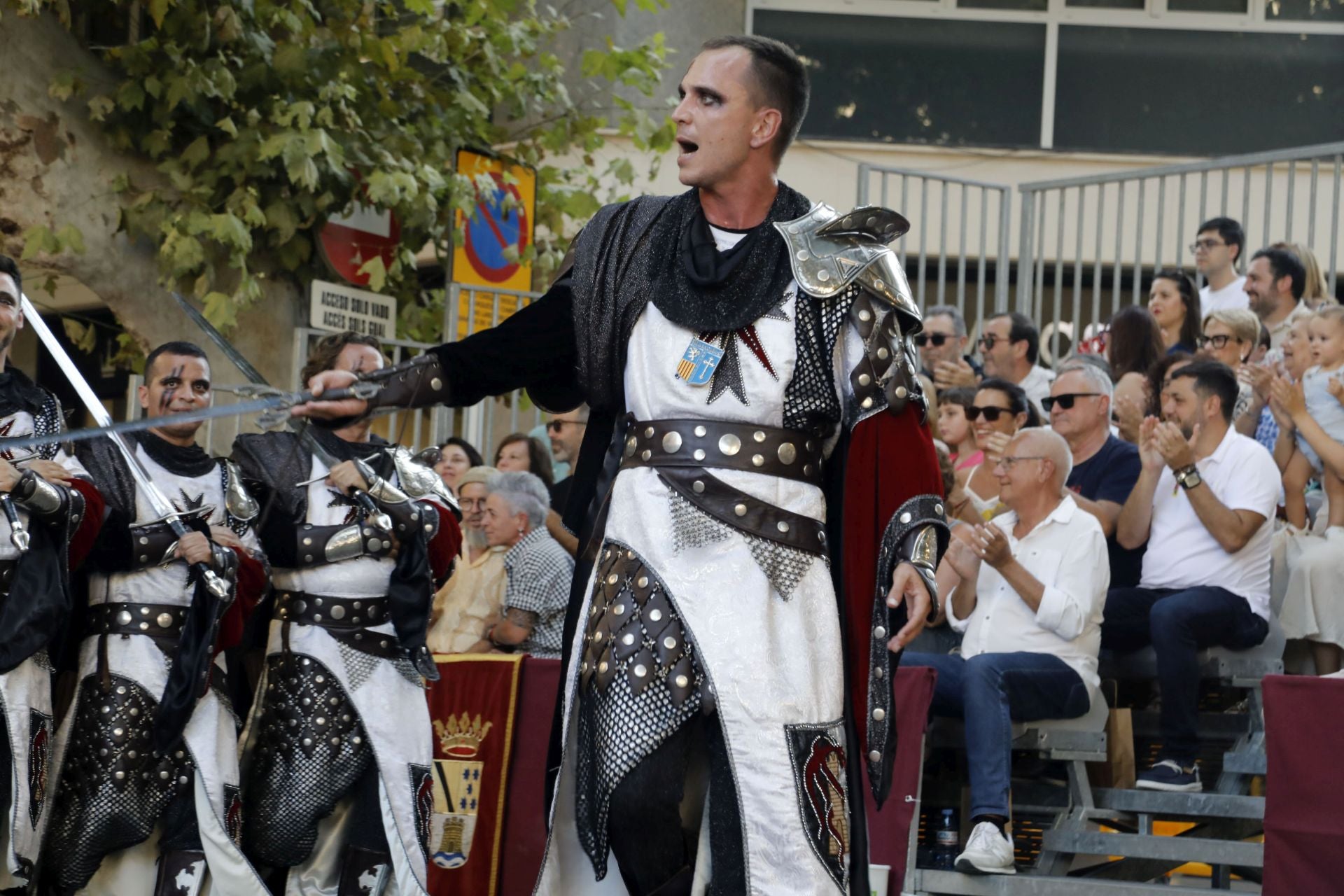 Los Moros y Cristianos de Dénia brillan en su desfile de Gala