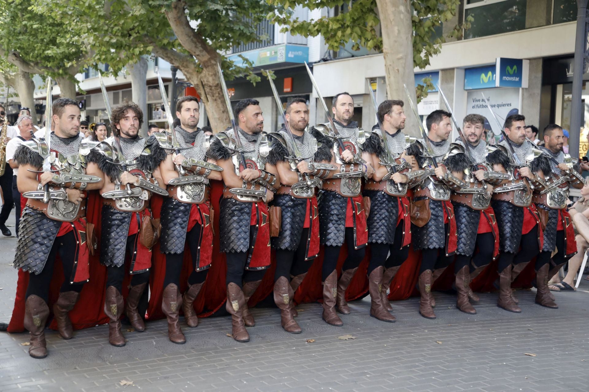 Los Moros y Cristianos de Dénia brillan en su desfile de Gala