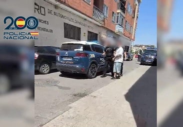 Pagos de hasta 3.000 euros por no revelar que acudían a un piso prostíbulo de Alicante donde una banda explotaba a mujeres