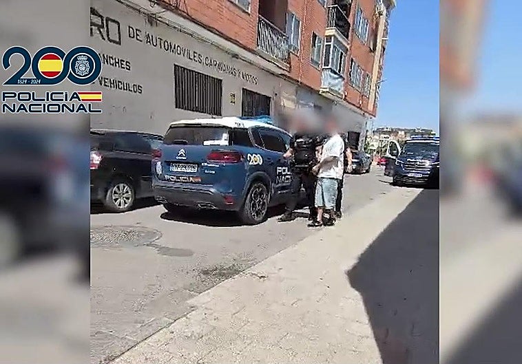 Uno de los detenidos que regentaba este negocio delictivo.