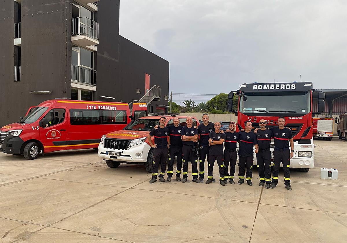 Bomberos del SPEIS antes de partir hacia Castilla y León.