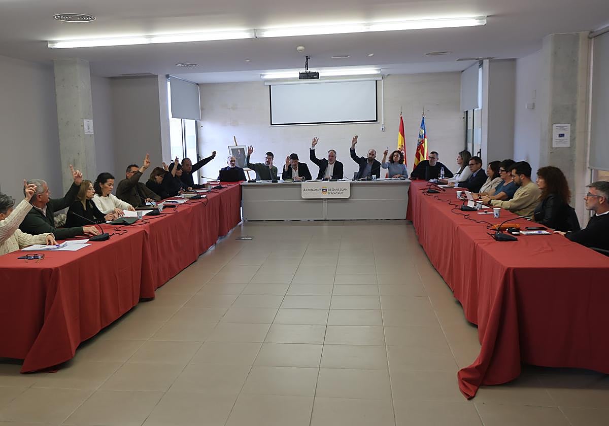 El pleno de Sant Joan, en una sesión de este año.