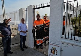 Apertura del tramo de paseo efectuada esta semana por operarios municipales.