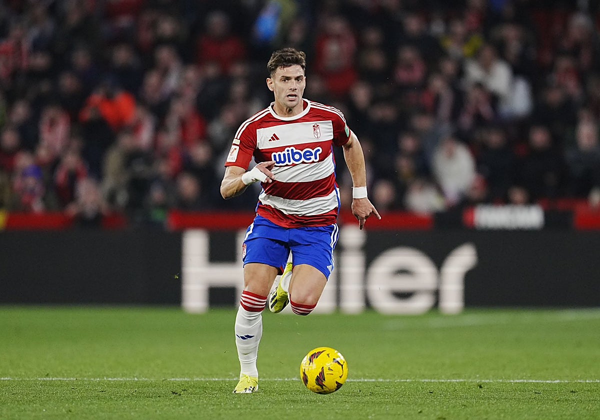 Lucas Boyé, durante un partido con el Granada.