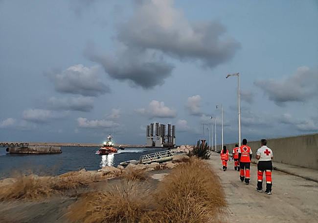 Equipo de intervención de Cruz Roja.