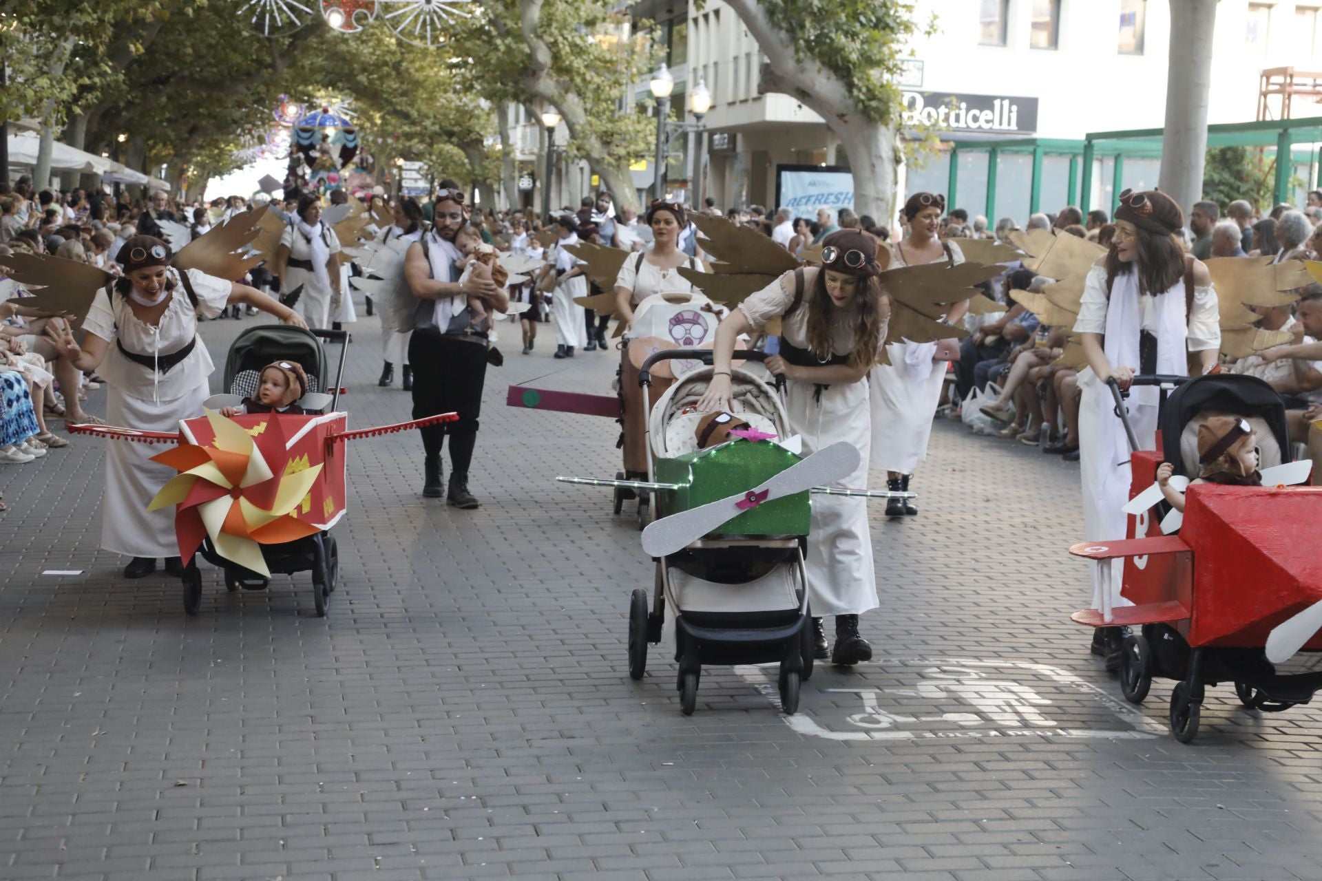 El desfile de carrozas de Dénia, en imágenes