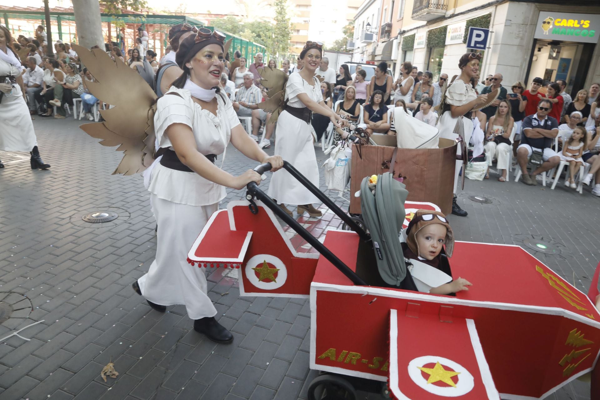 El desfile de carrozas de Dénia, en imágenes