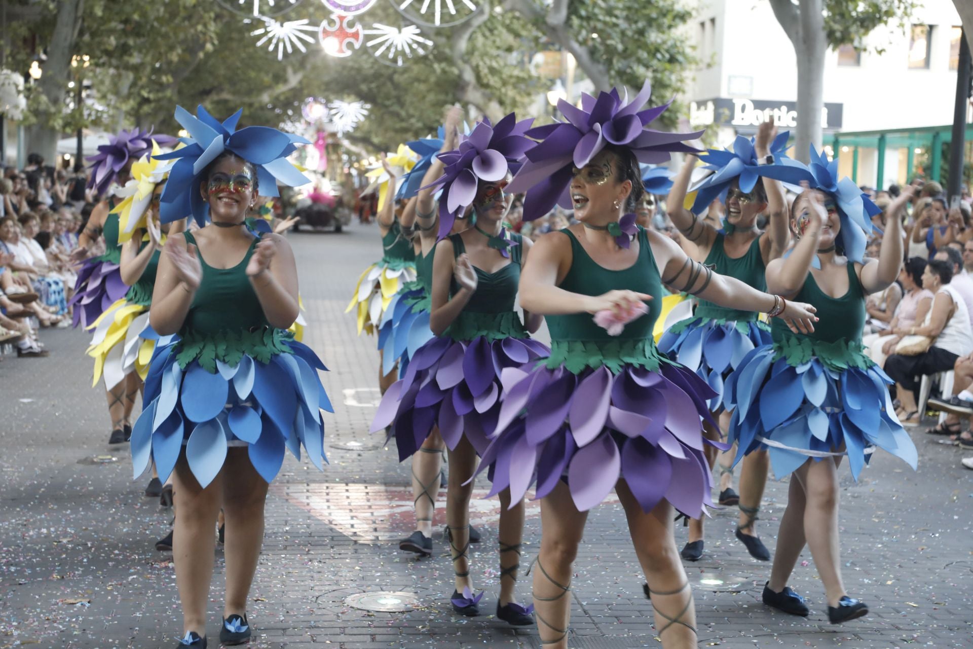 El desfile de carrozas de Dénia, en imágenes