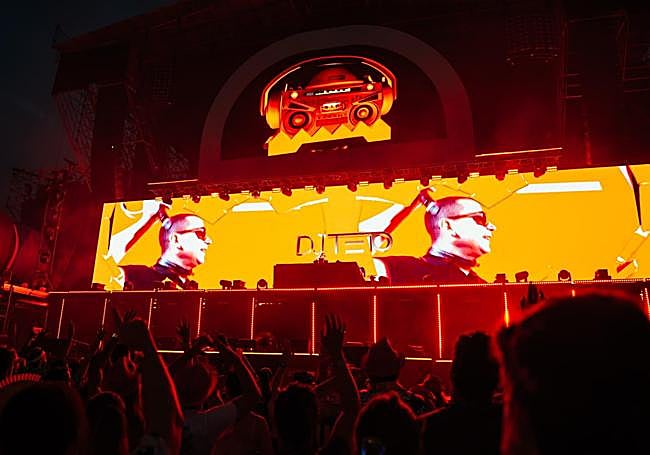 Set de DJ Teto en Nostalgia Milenial.