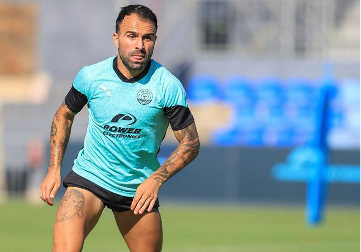 Javi Jiménez, durante un entrenamiento con el Ibiza.