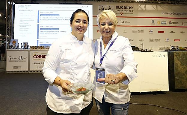 Susi Diez (derecha), una de las caras visibles más famosas de Alicante Gastronómica.