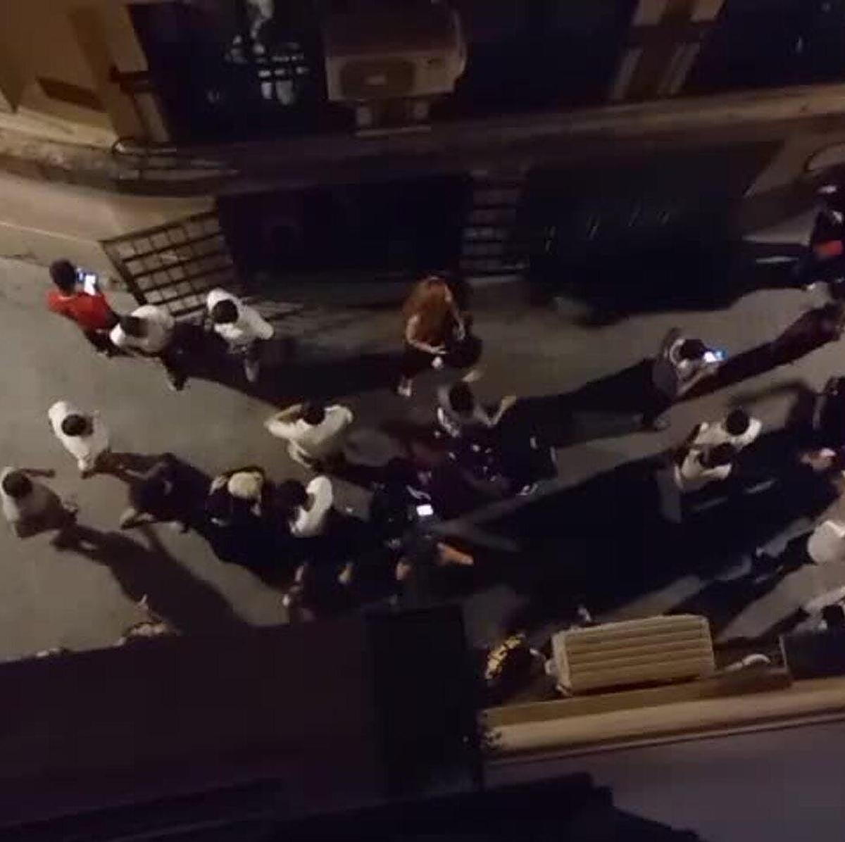 Imagen principal - Alicante pisa el acelerador para aplicar las restricciones al ruido en el Casco Antiguo y Centro Tradicional