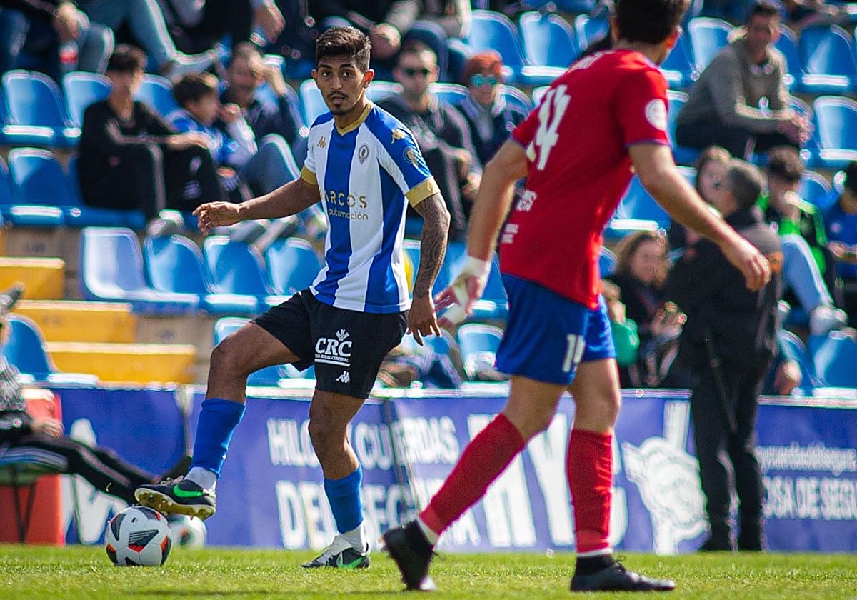 César Moreno, durante un partido con el Hércules de la temporada 23-24.