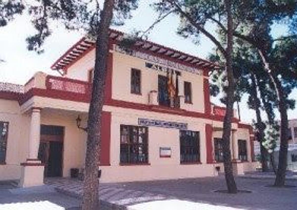 Imagen secundaria 1 - Algunos de los colegios que se van a reformar.