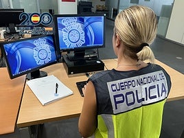 Imagen de archivo de una investigadora de la Policía Nacional.