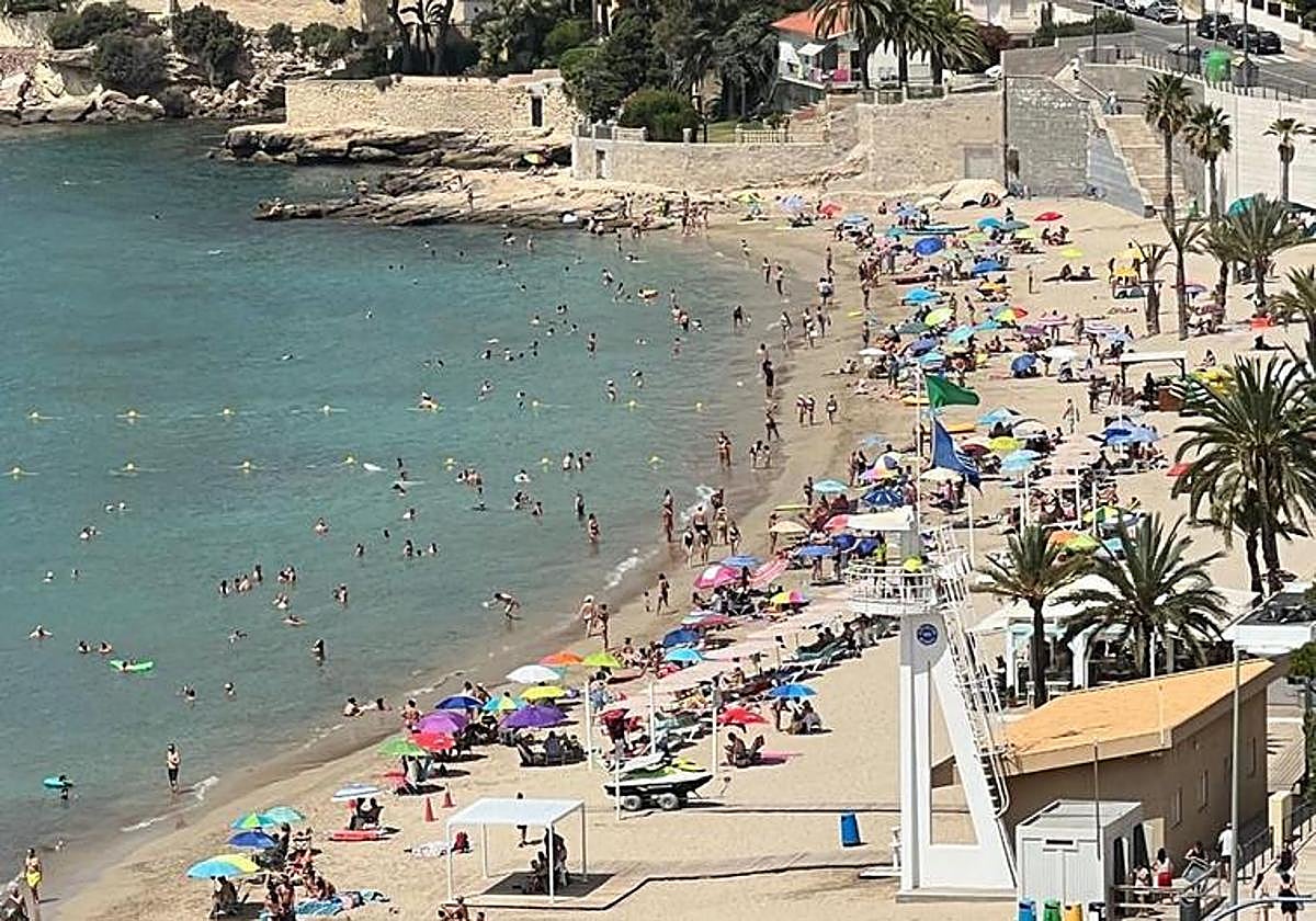 Playa de la Albufereta, en una imagen de archivo.