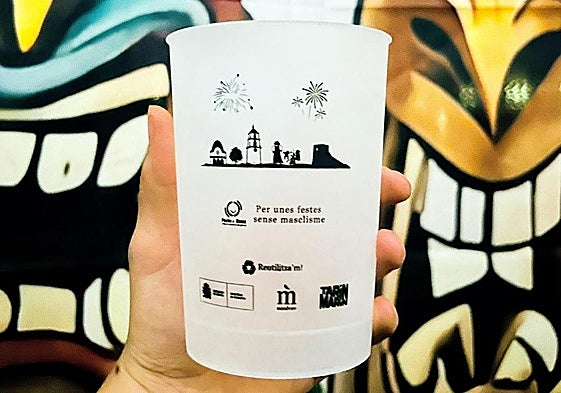 El Ayuntamiento de Monóvar impulsa vasos reutilizables en el recinto festero.