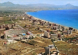 La playa de San Juan en la década de 1970.