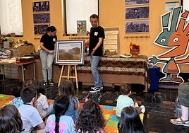Niños y niñas participan en talleres creativos de la Escuela de Verano del MARQ dentro de la campaña 'Veranea 2025'.