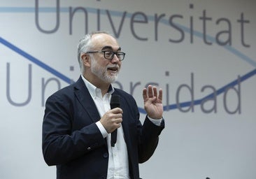 El científico Arcadi Navarro en la UA: «La ciencia es la fuerza de progreso más grande»