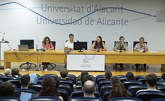 El curso ha sido inaugurado en el salón de grados Alfredo Orts del edificio de Óptica.