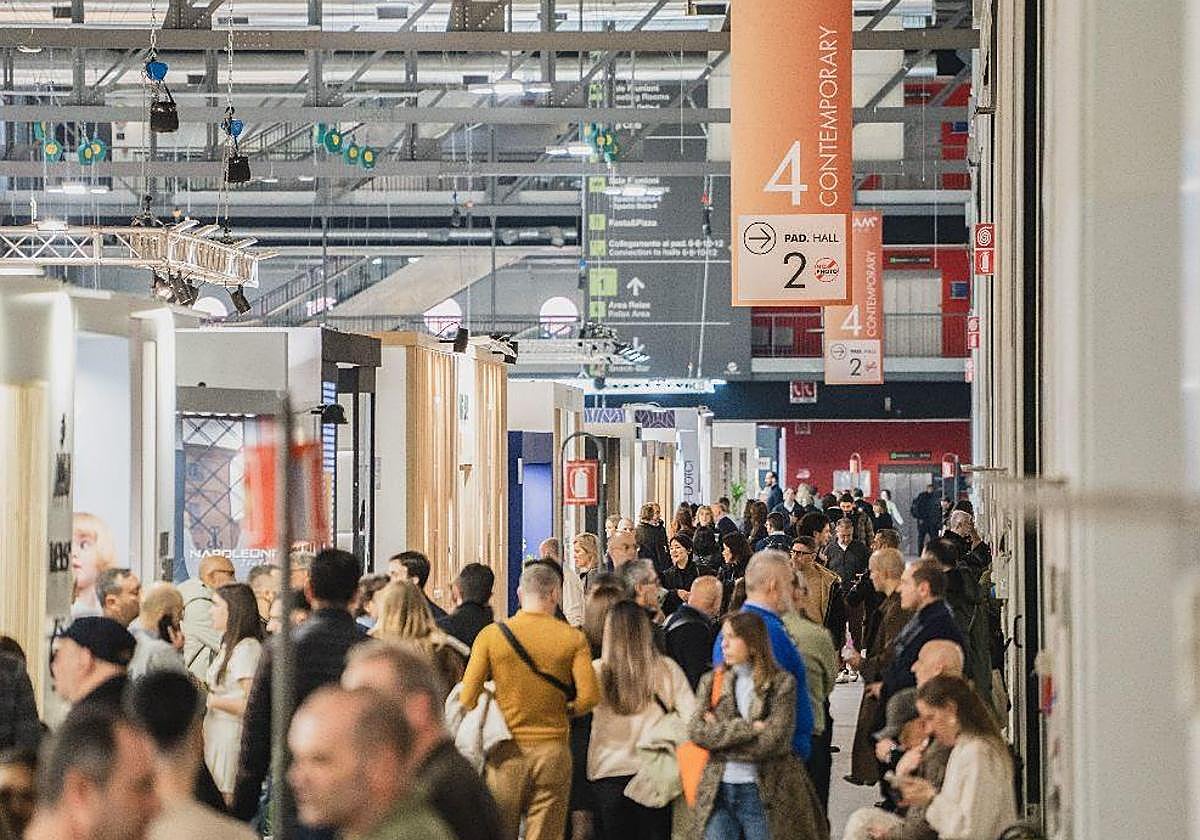 El sector del calzado alicantino prepara sus colecciones para la cita internacional en Italia.